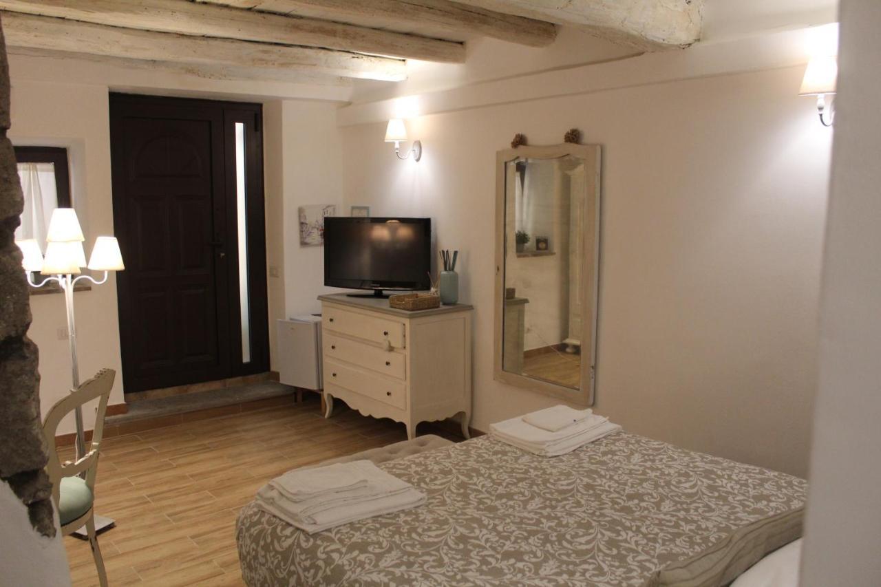 Livia'S Charming Room Trevignano Romano Buitenkant foto