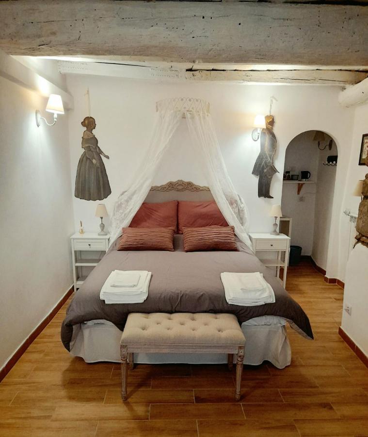 Livia'S Charming Room Trevignano Romano Buitenkant foto